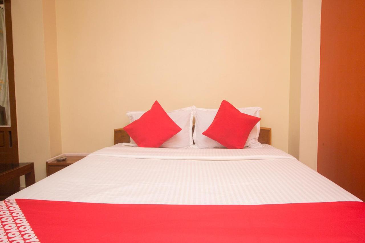 Oyo 48133 Hotel Payel Māldah Екстериор снимка